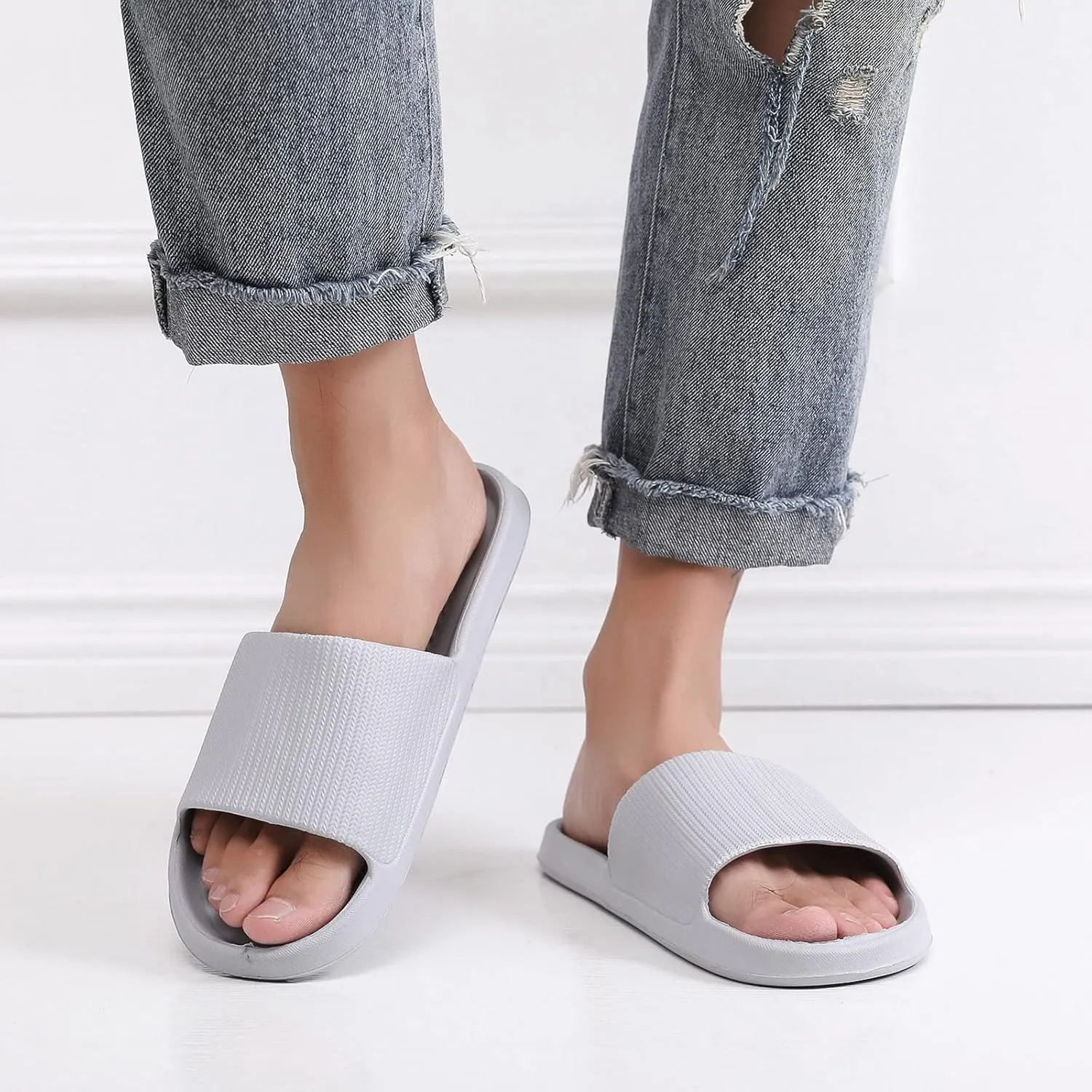 Mens Slides Shower Shoes Women Bathroom Slippers Men Slides for Women Beach Drainage Hole Comfortable Slippers