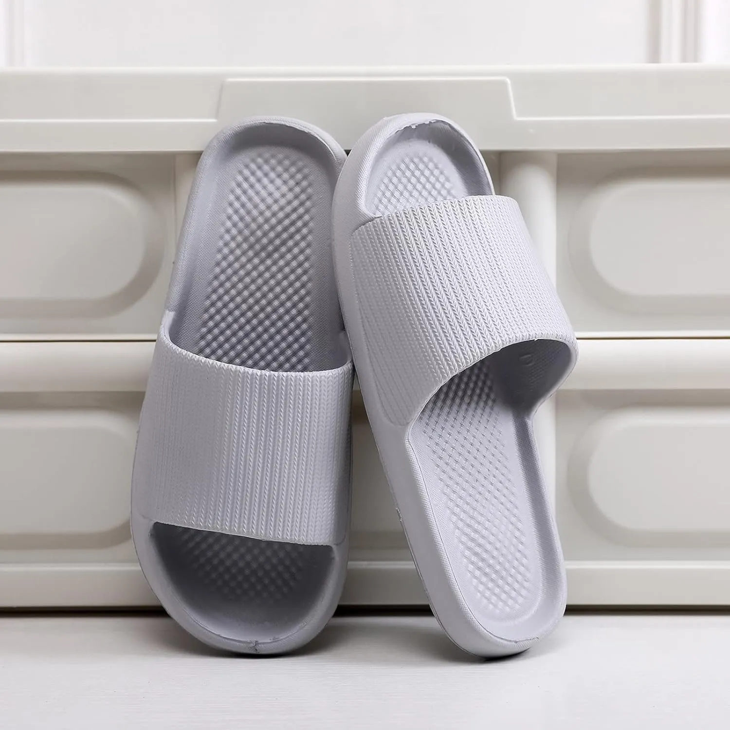 Mens Slides Shower Shoes Women Bathroom Slippers Men Slides for Women Beach Drainage Hole Comfortable Slippers