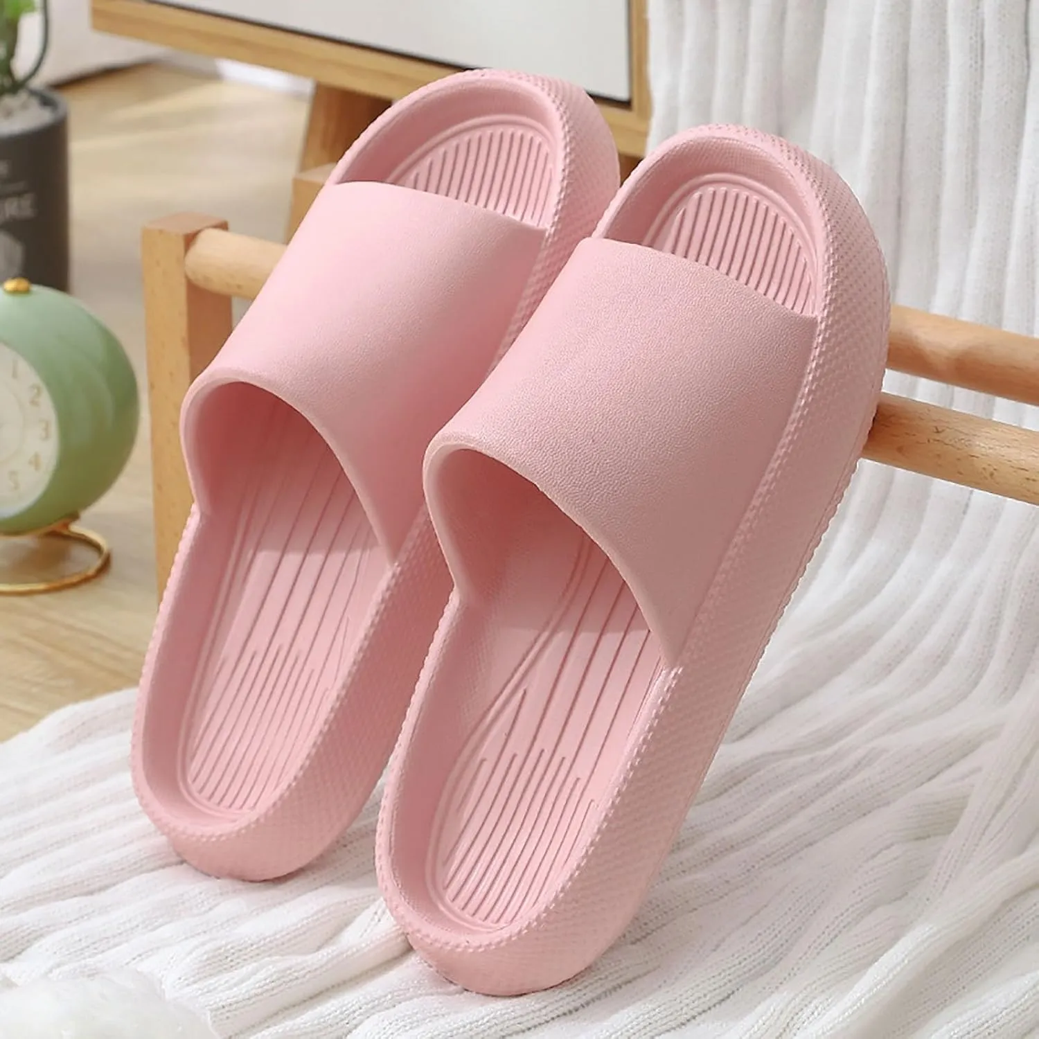 Women's Breathable Casual Sandals Shower Slippers Bathroom Sandals Memory Foam Slides Women's Cloud Slides