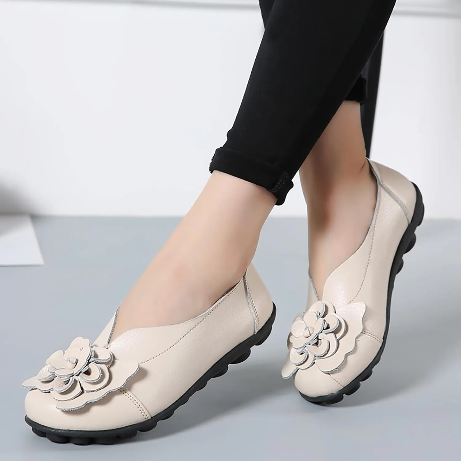 Womens Loafers Comfortable Dressy Driving Shoes Non Slip Flower Decoration Round Toe Business Casual Shoes Summer Walking Sandals Soft Soles Pump 2025 Fashion